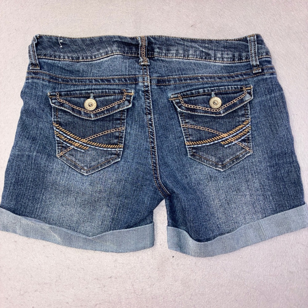 275 WallFlower Denim Shorts Womens 7 Blue Cuffed Embroidered Low Rise - Picture 3 of 8